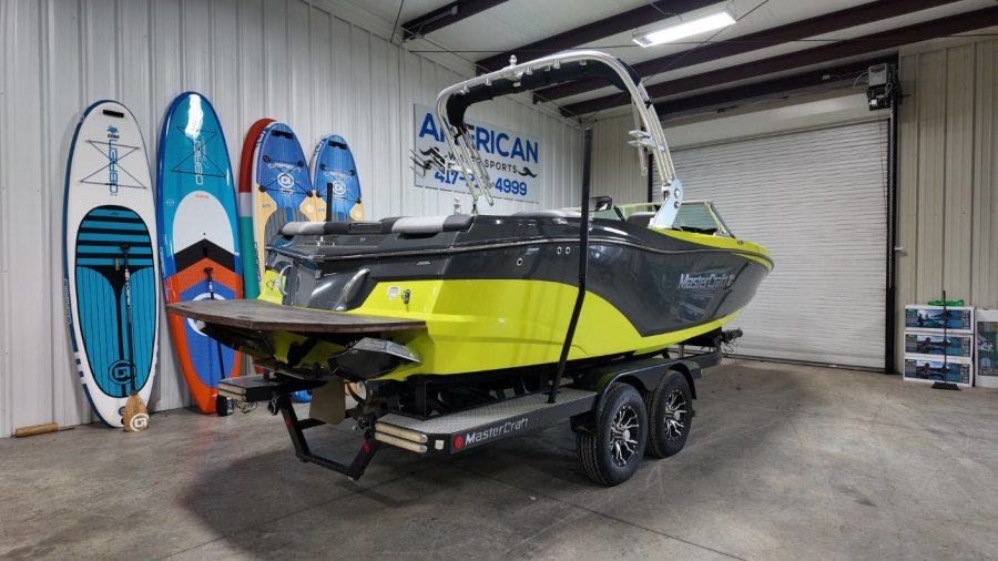 2018-mastercraft-xt22-122150-image3