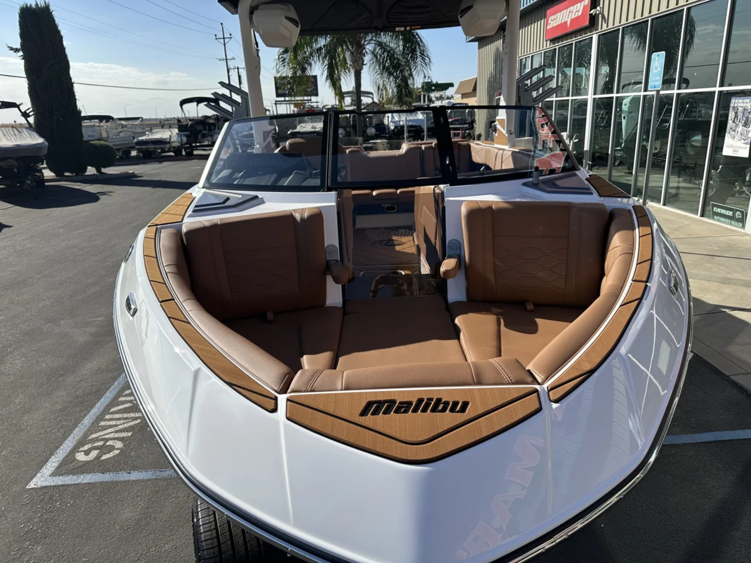 2026 Malibu 23 LSV
