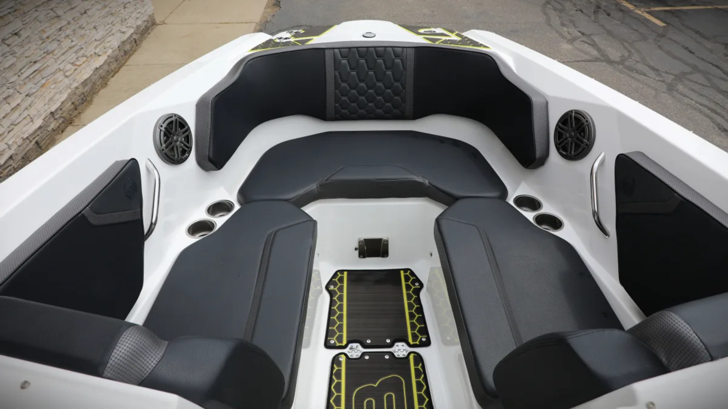 2023 Scarab 255 id wake edition - new arrival!! only 33 hours!