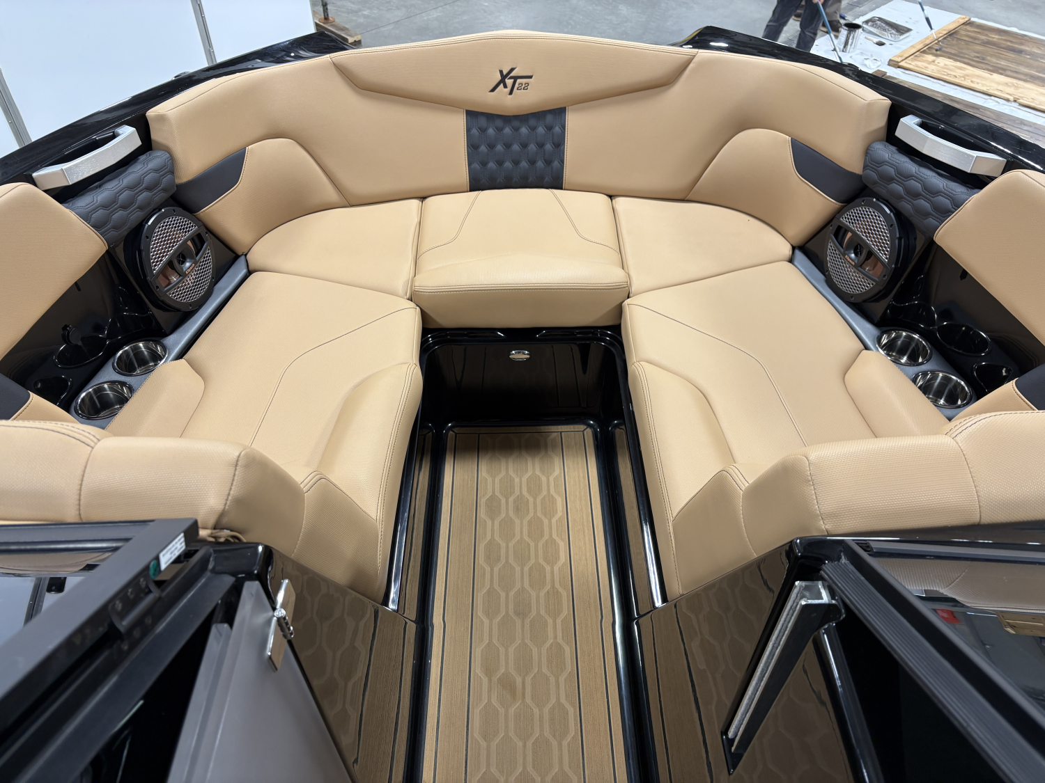 2023 MasterCraft XT22