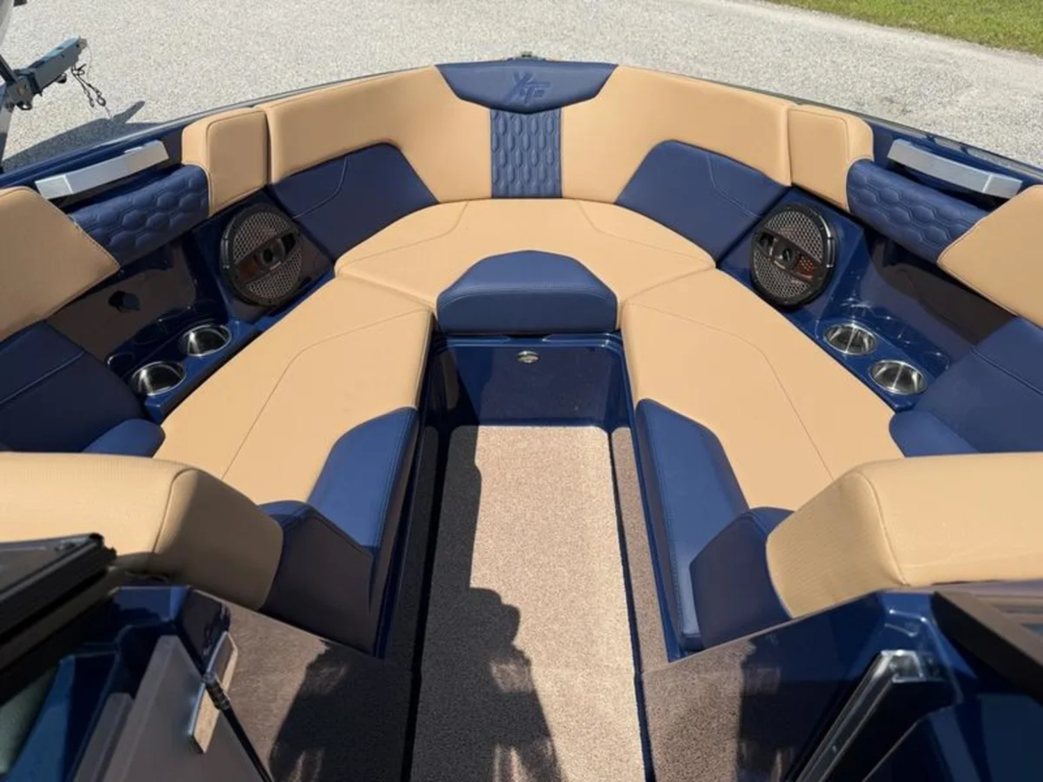 2025 MasterCraft XT23 - LOADED 