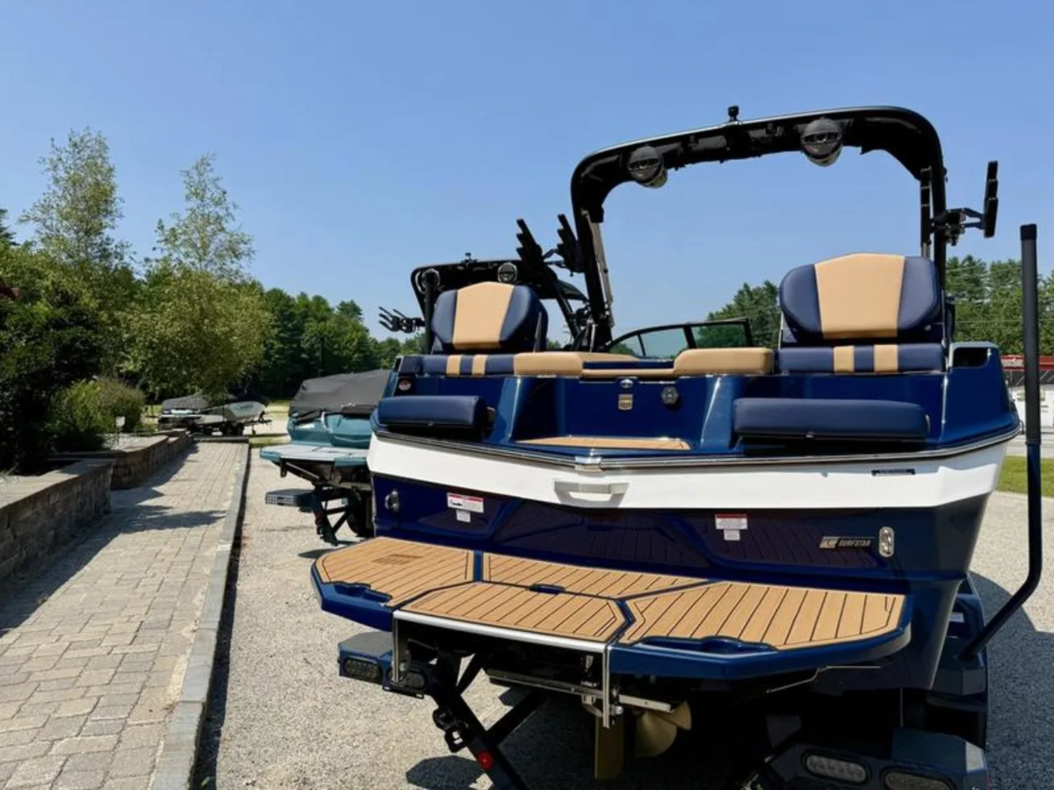 2025 MasterCraft XT23 - LOADED 