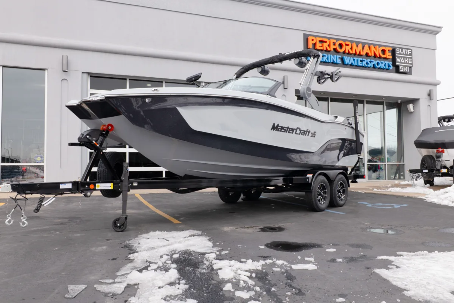 2026 MASTERCRAFT XT22 STEALTH GREY & BLK MICA FLAKE 