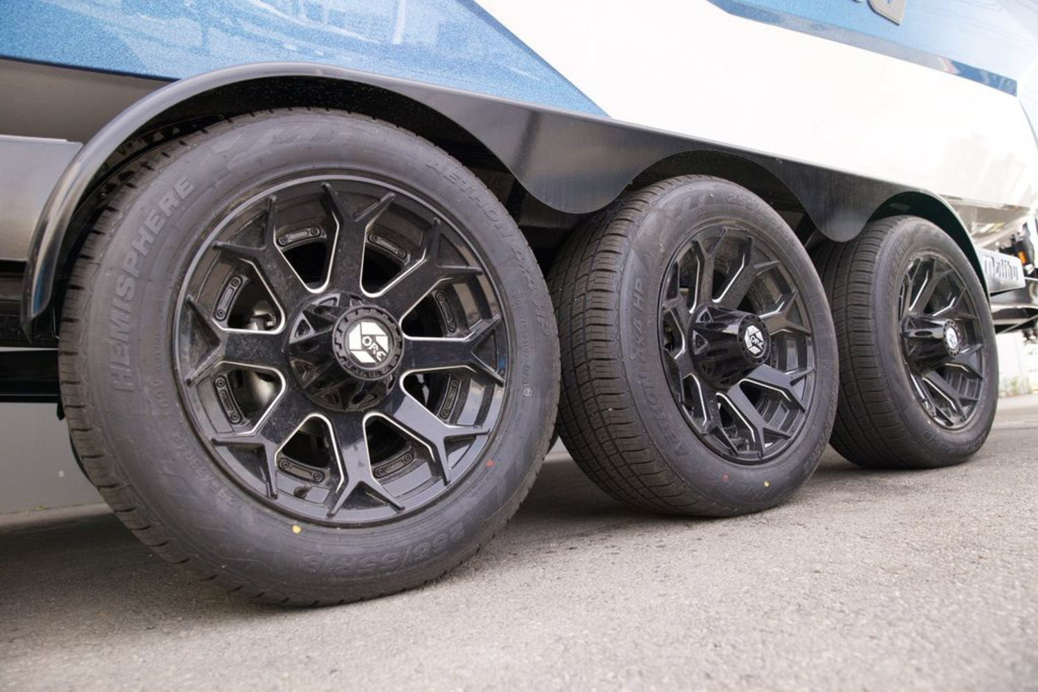 2026 Malibu Boats 25 LSV