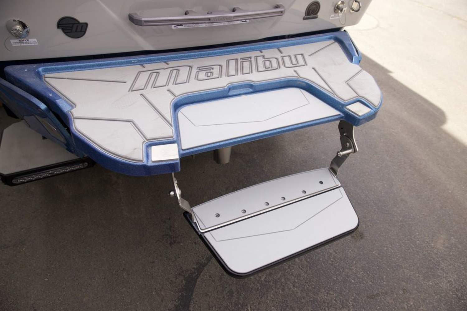 2026 Malibu Boats 25 LSV