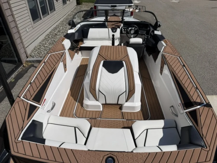 2019-nautique-ski-nautique-121311-image3_204625.webp