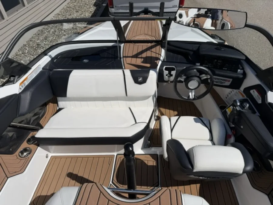 2019-nautique-ski-nautique-121311-image4_204625.webp