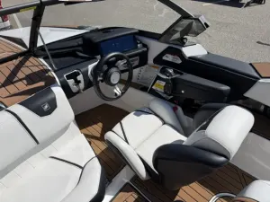 2019-nautique-ski-nautique-121311-image5_204626.webp