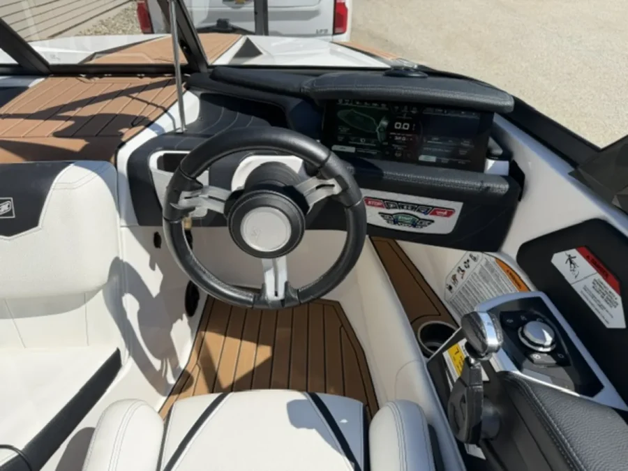 2019-nautique-ski-nautique-121311-image6_204626.webp