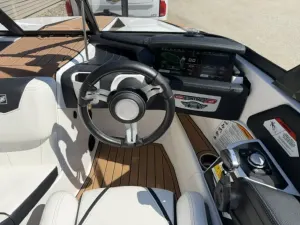 2019-nautique-ski-nautique-121311-image6_204626.webp