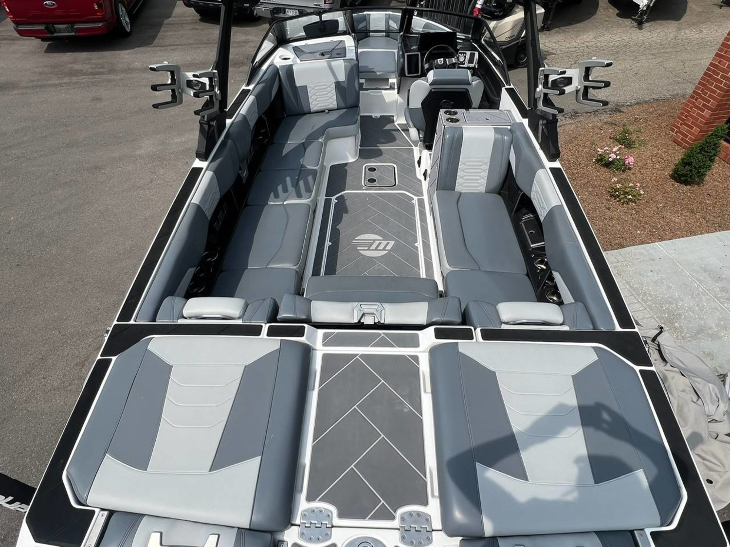 2023 Malibu 25 LSV