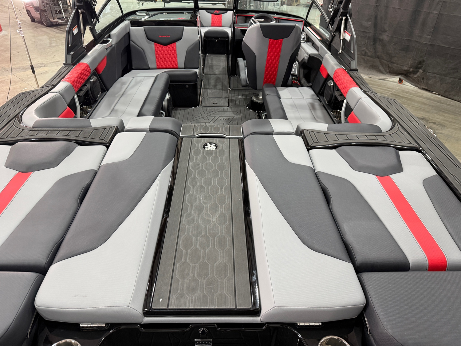 2027 MASTERCRAFT XT23