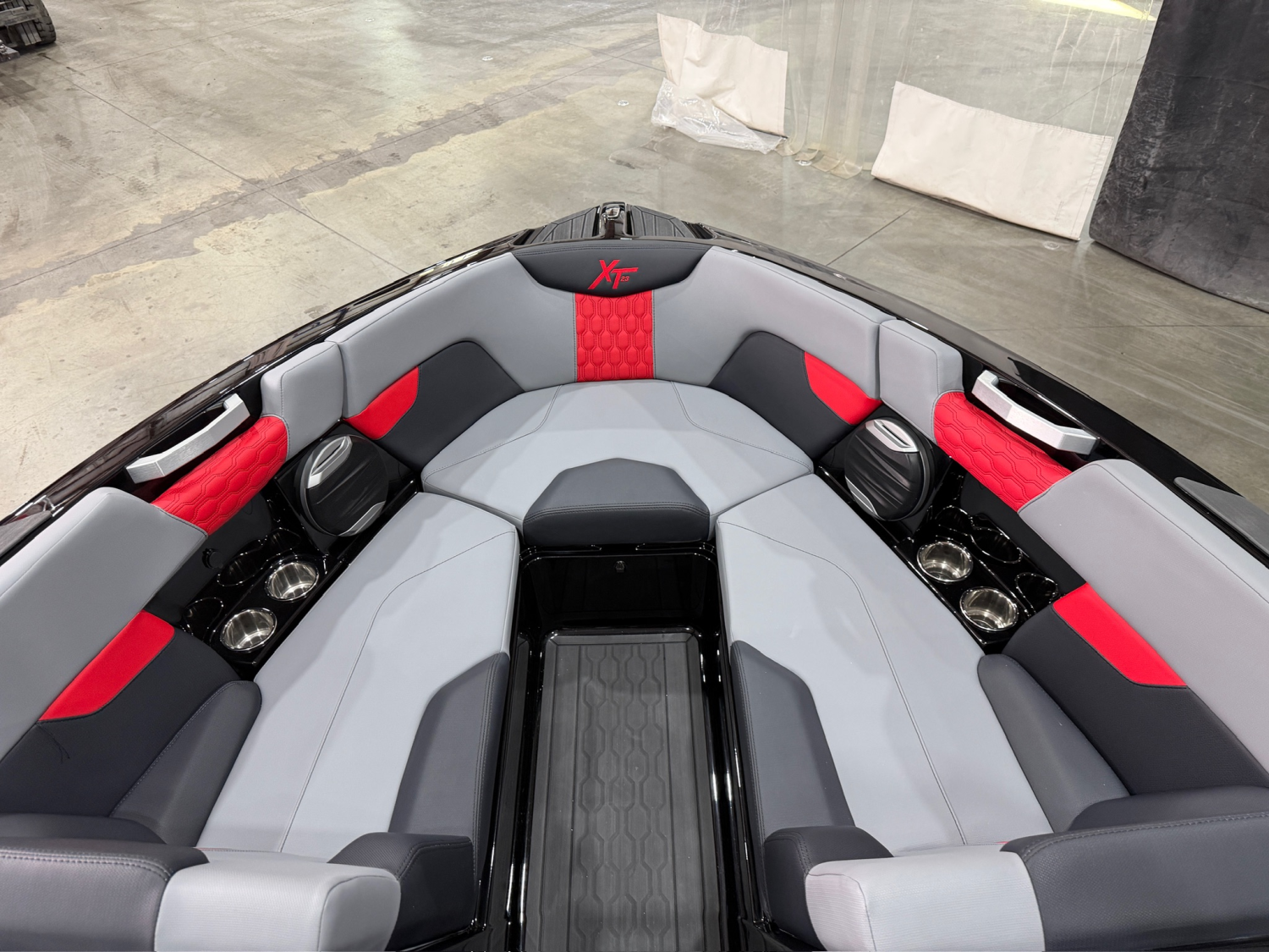 2027 MASTERCRAFT XT23