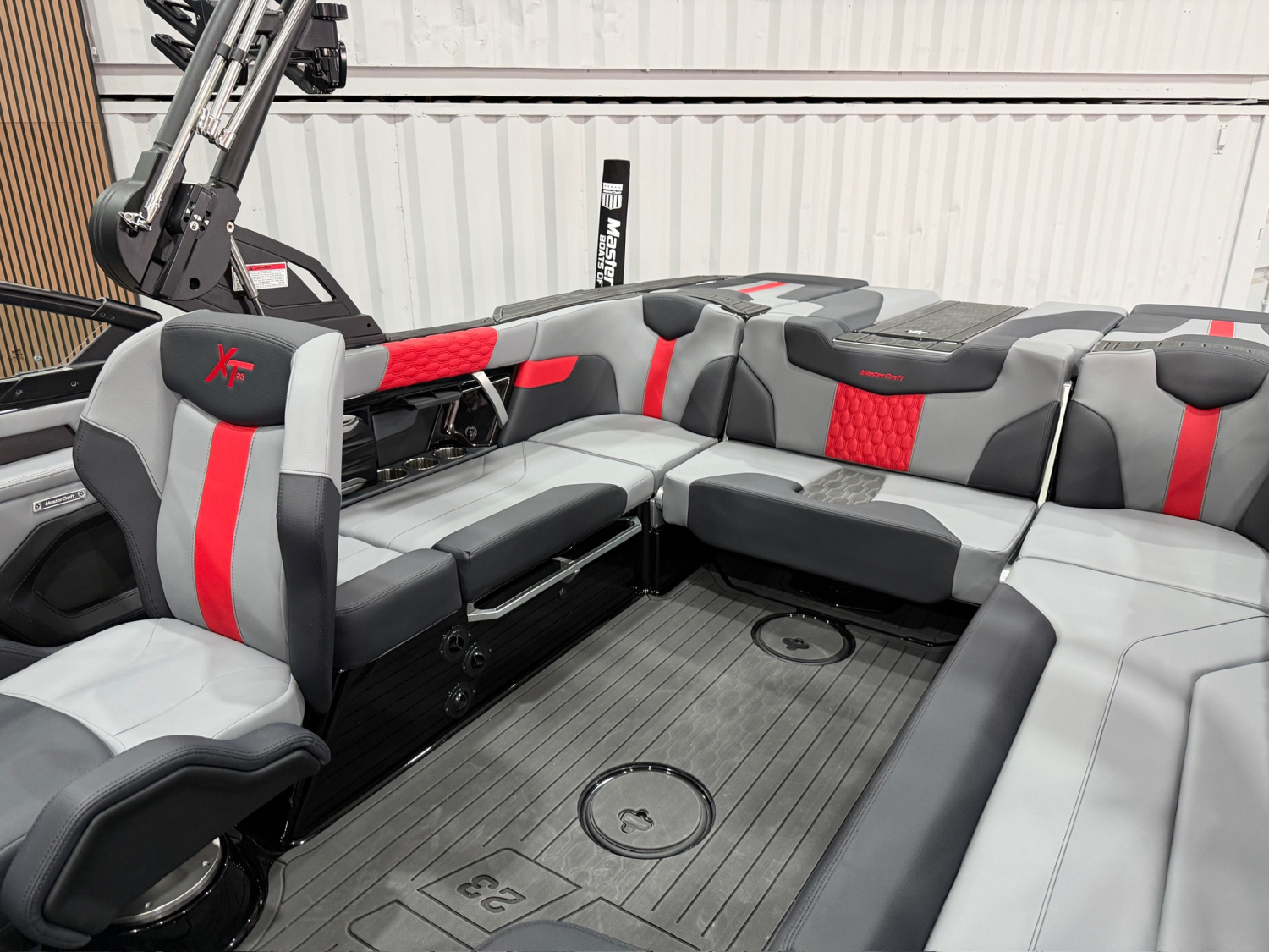2027 MASTERCRAFT XT23