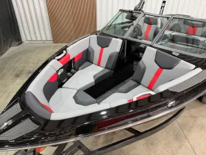 2027-mastercraft-xt23-146928-image4