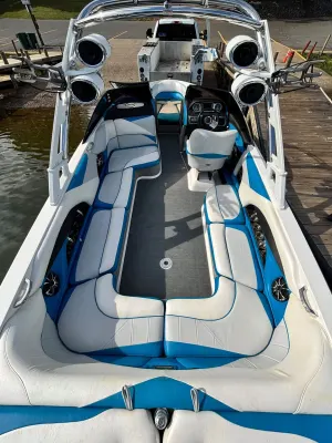 2011 Malibu Boats Wakesetter 247 LSV Icon