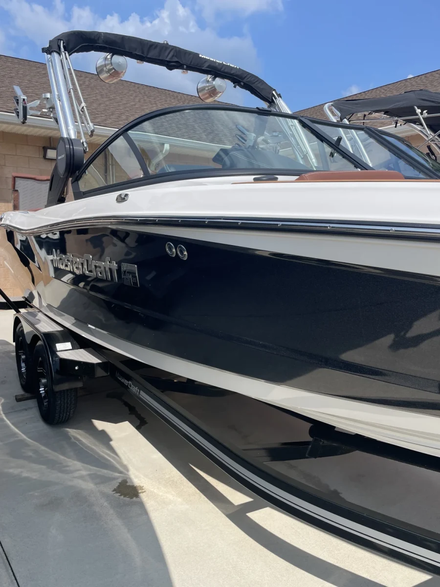2022-mastercraft-xt25-146959-image1.webp