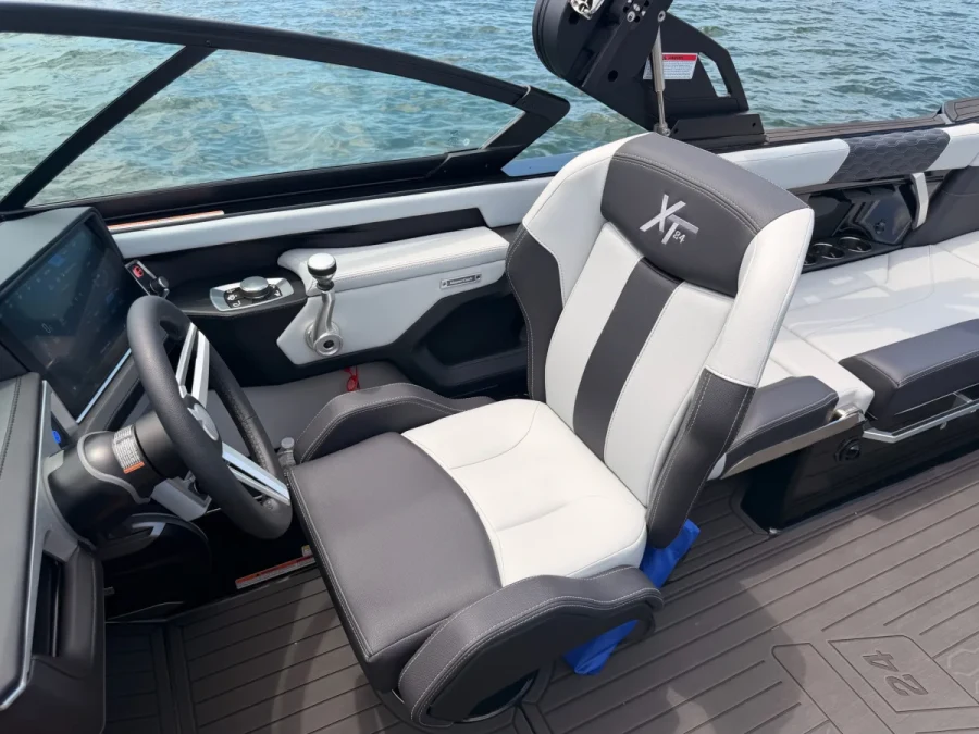 2026-mastercraft-xt24-146961-image4.webp