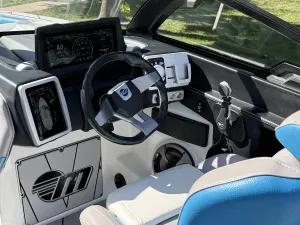 2021-malibu-wakesetter-25-lsv-146962-image1.webp