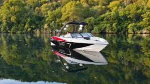 2017-malibu-wakesetter-23-lsv-146969-image0.webp