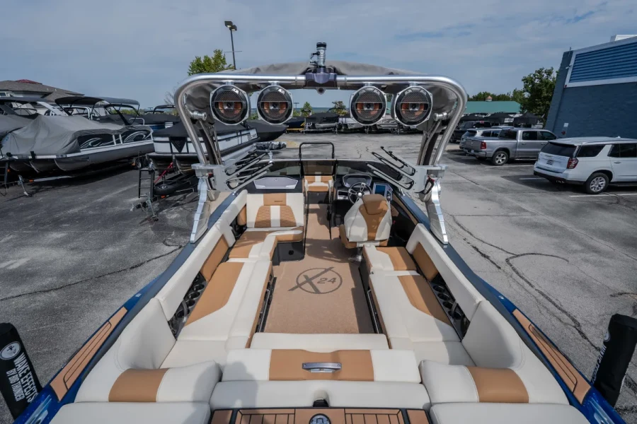 2021-mastercraft-x24-146970-image2.webp
