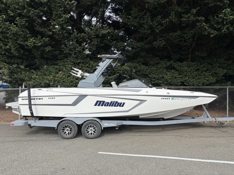 2021-malibu-wakesetter-24-mxz-146977-image1.webp