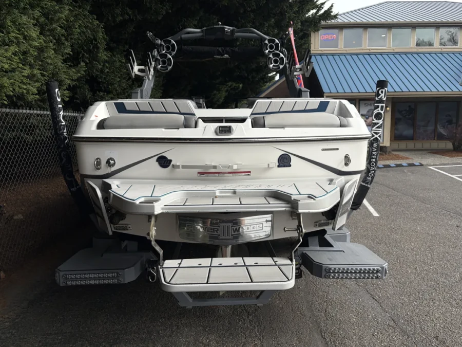2021-malibu-wakesetter-24-mxz-146977-image3.webp
