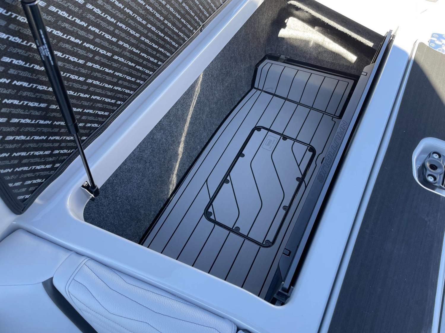 2027 Nautique G23