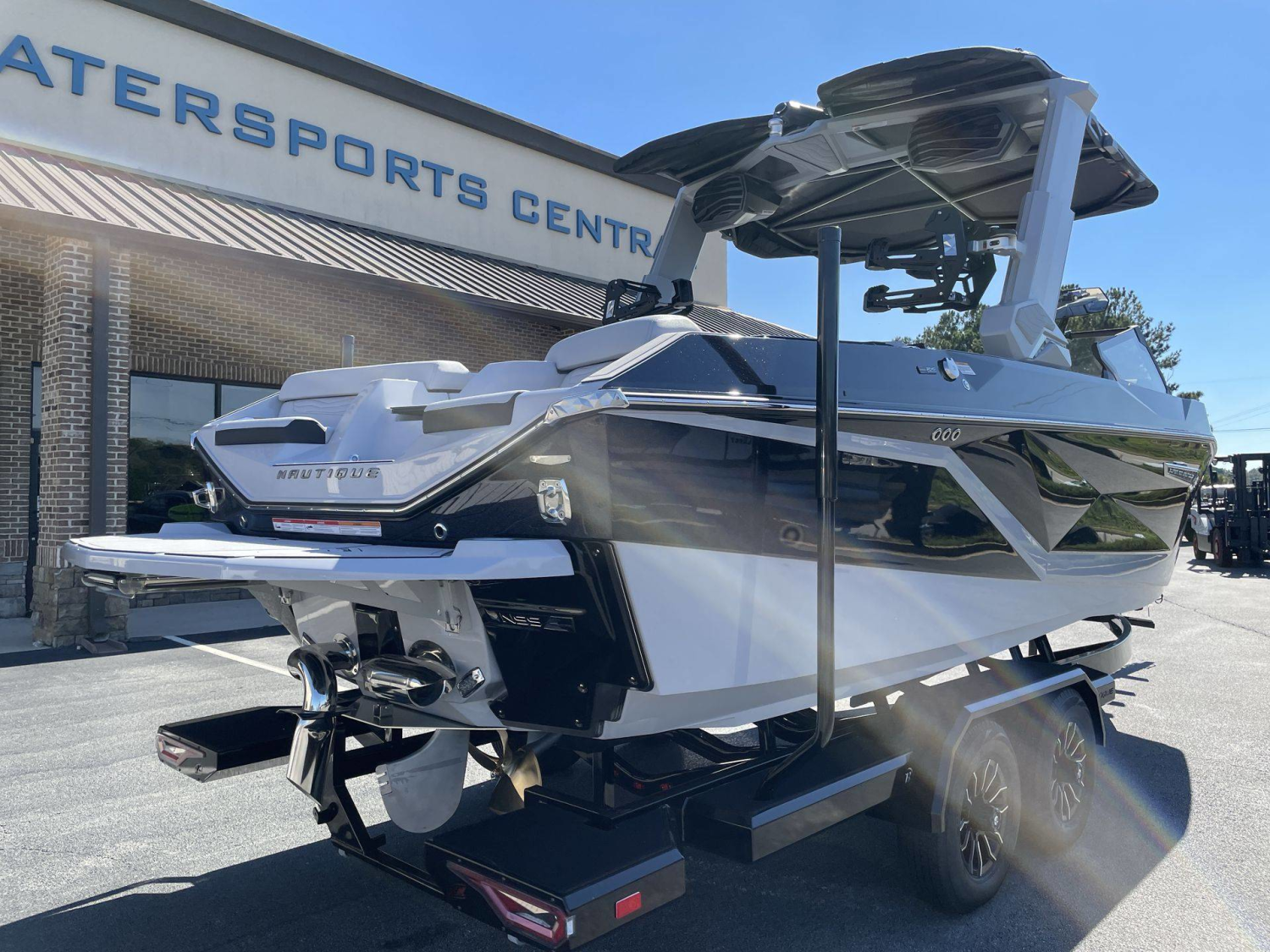 2027 Nautique G23