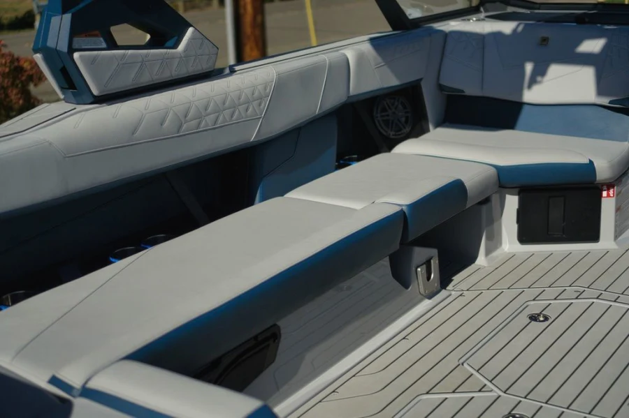 2027-nautique-s25-147363-image10