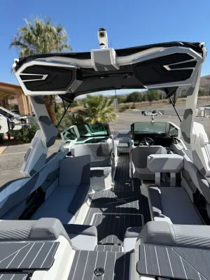 2027-mastercraft-x24-147370-image13