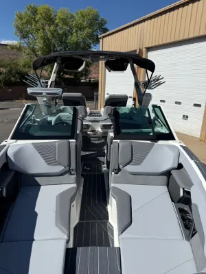 2027-mastercraft-x24-147370-image14