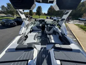2027-mastercraft-x22-147391-image10