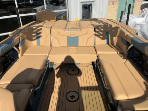 2027-mastercraft-xt24-147395-image10