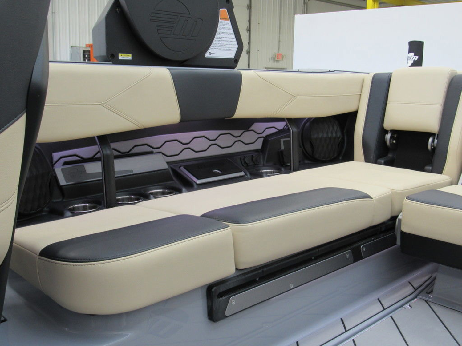 2027 Malibu Boats 23 LSV