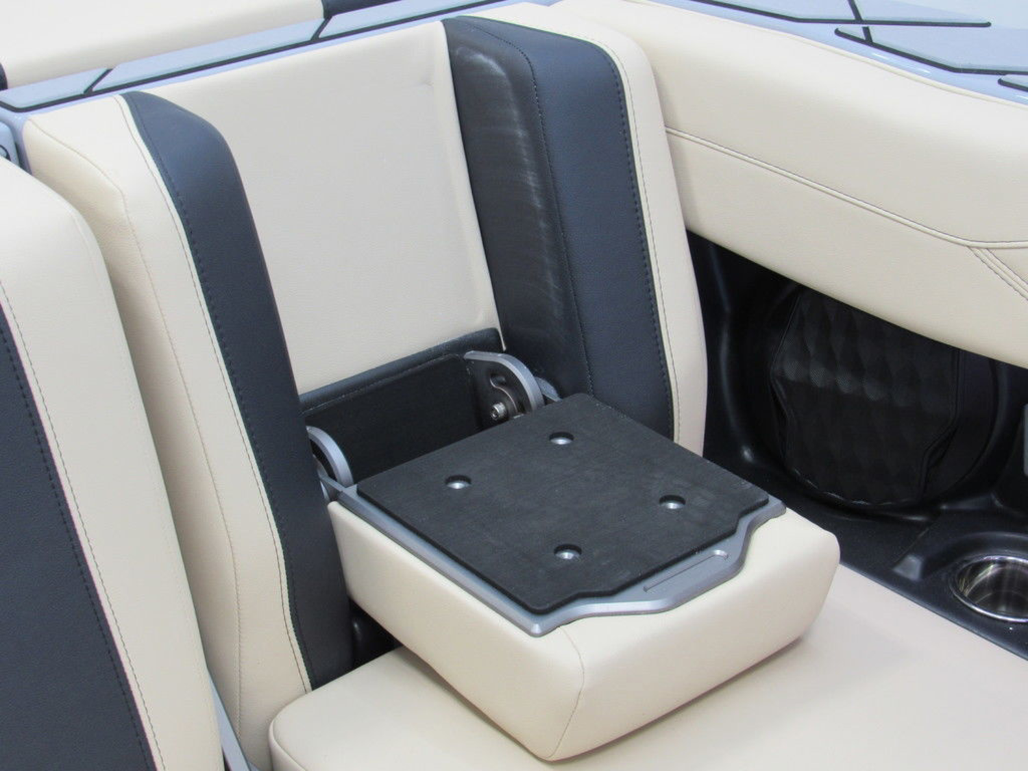 2027 Malibu Boats 23 LSV