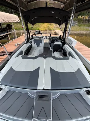2022-malibu-wakesetter-vtx-147427-image10.webp