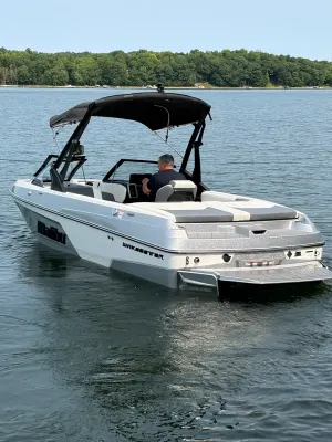 2022-malibu-wakesetter-vtx-147427-image2.webp