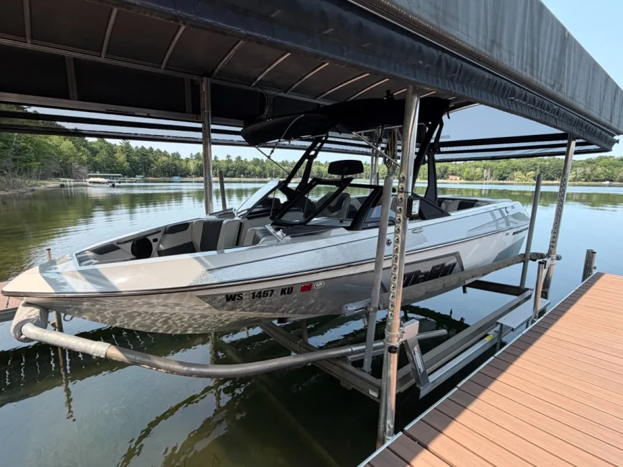 2022-malibu-wakesetter-vtx-147427-image6.webp