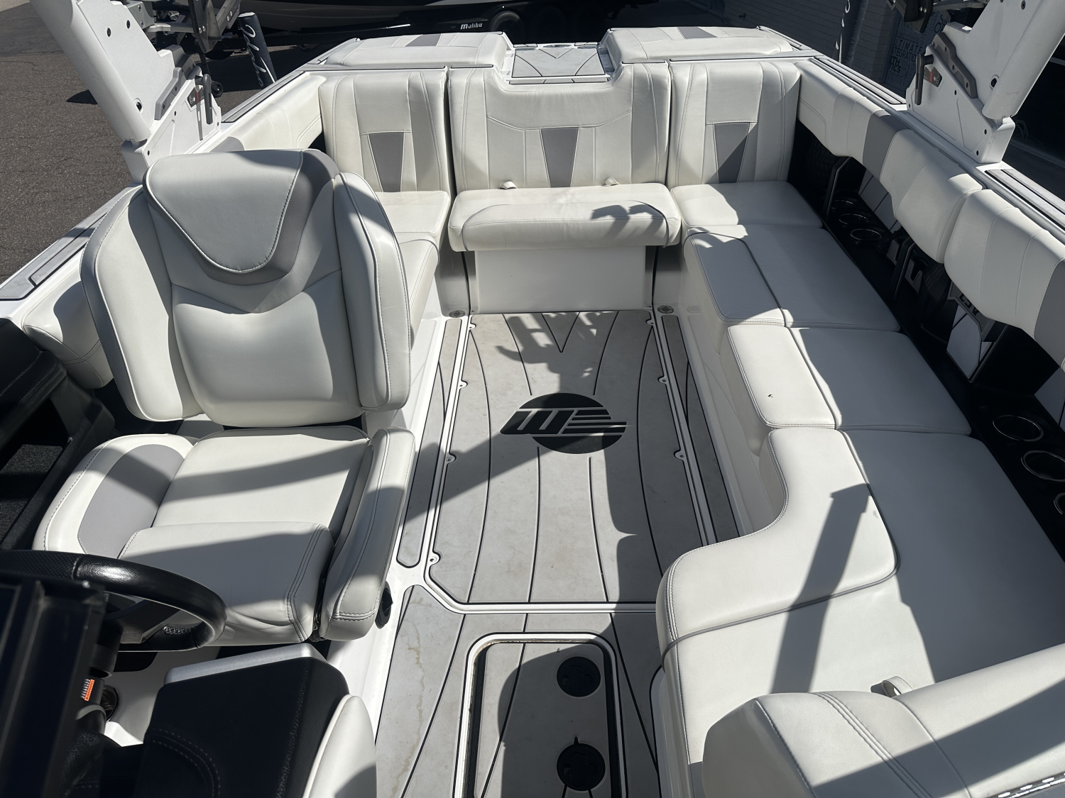 2022 Malibu Boats 23 LSV