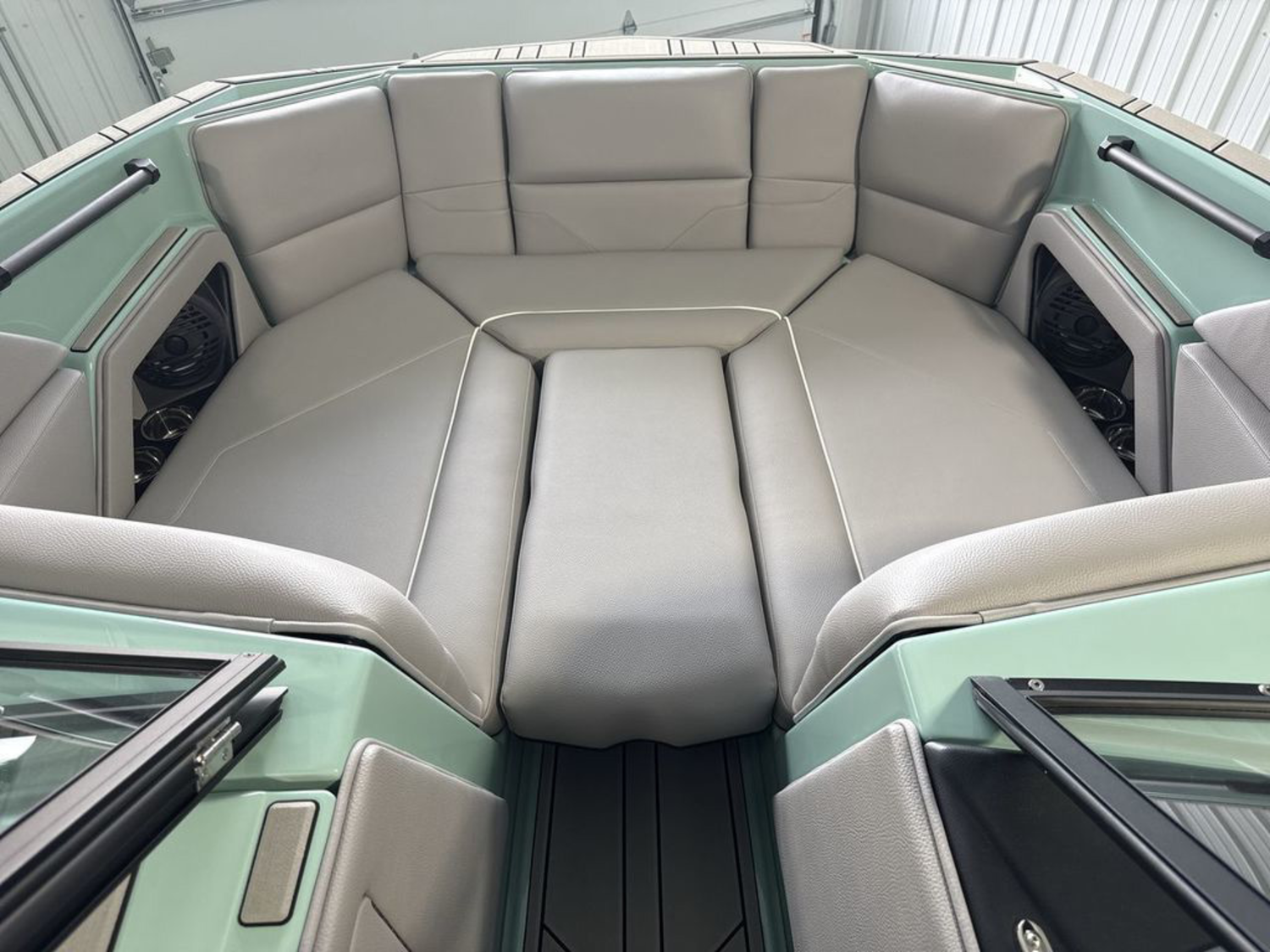 2027 MOOMBA Max