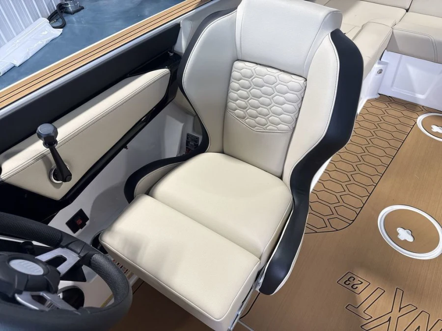 2027-mastercraft-nxt23-147491-image13