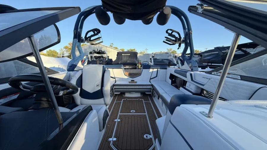 2017-nautique-g23-147513-image1.webp