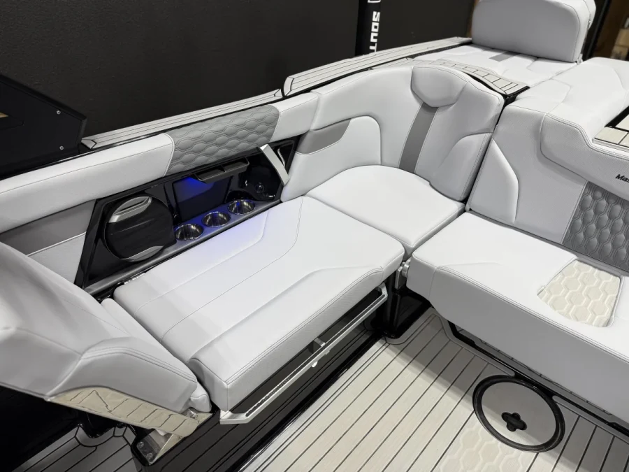 2026-mastercraft-xt24-147550-image10.webp