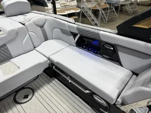 2026-mastercraft-xt24-147550-image11.webp