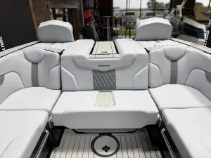 2026-mastercraft-xt24-147550-image13.webp
