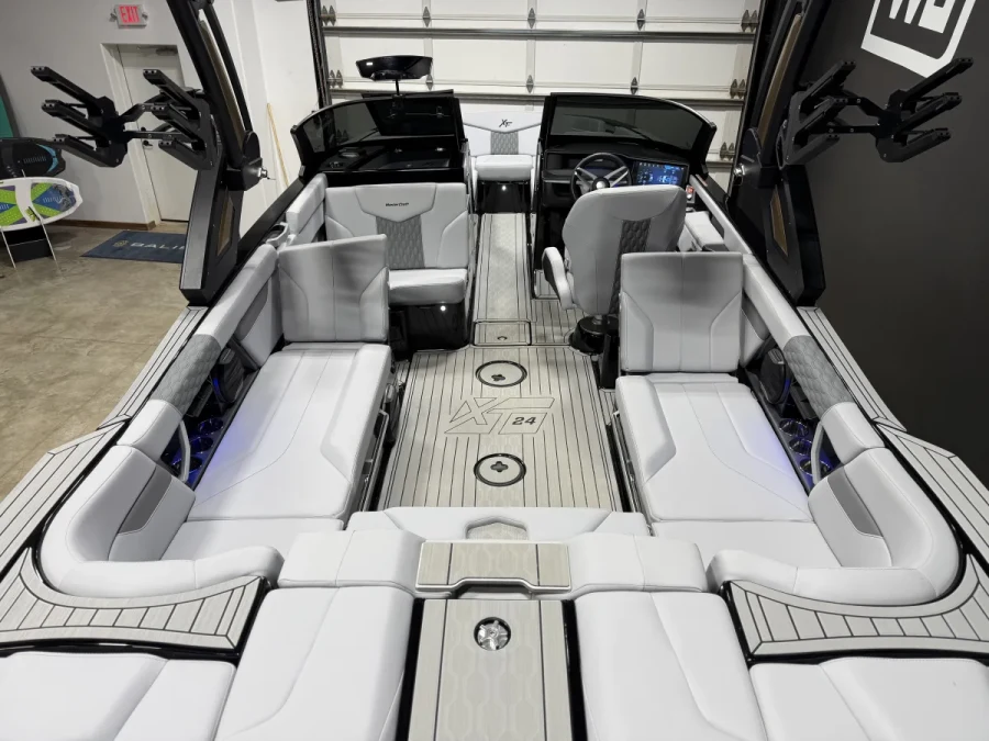 2026-mastercraft-xt24-147550-image4.webp