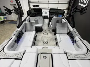 2026-mastercraft-xt24-147550-image4.webp