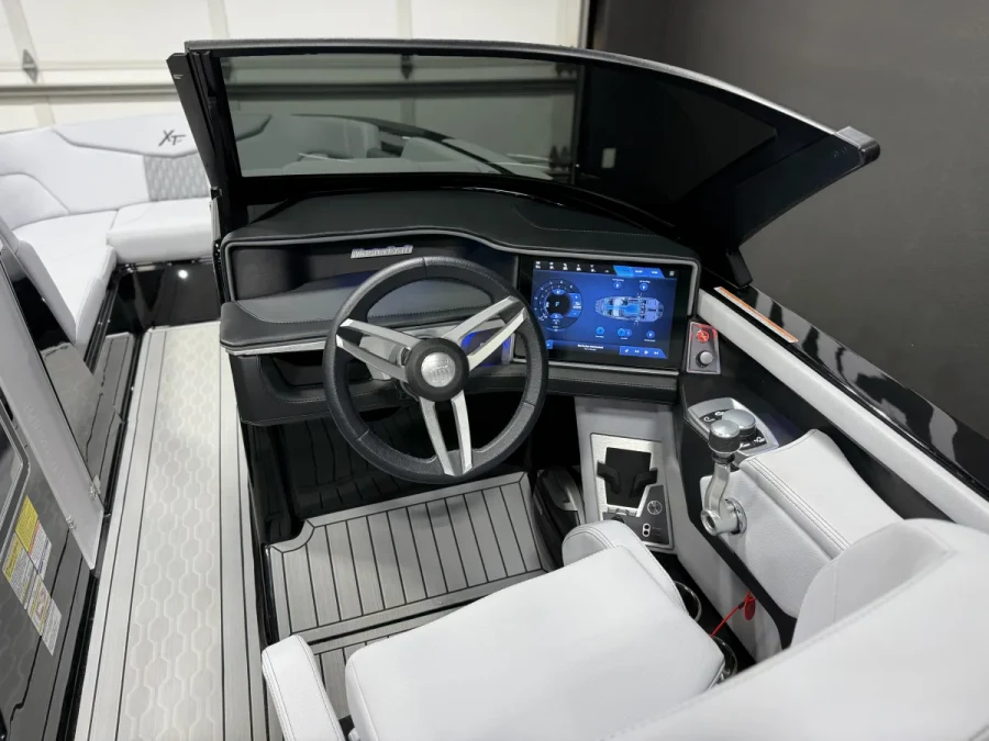 2026-mastercraft-xt24-147550-image9.webp