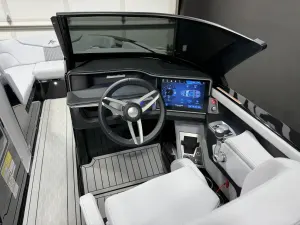 2026-mastercraft-xt24-147550-image9.webp